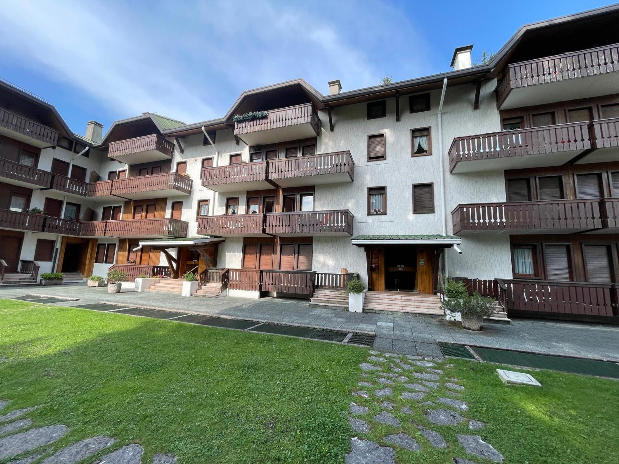 Appartamento Per Famiglie In Centro Ad Asiago Con Posto Auto E Ampio Giardino Exterior foto